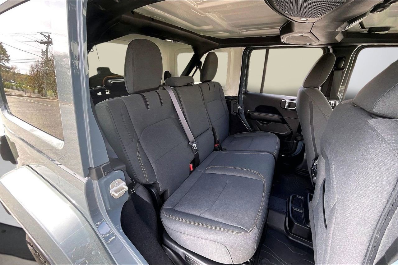 Used 2024 Jeep Wrangler Unlimited Sahara image 24