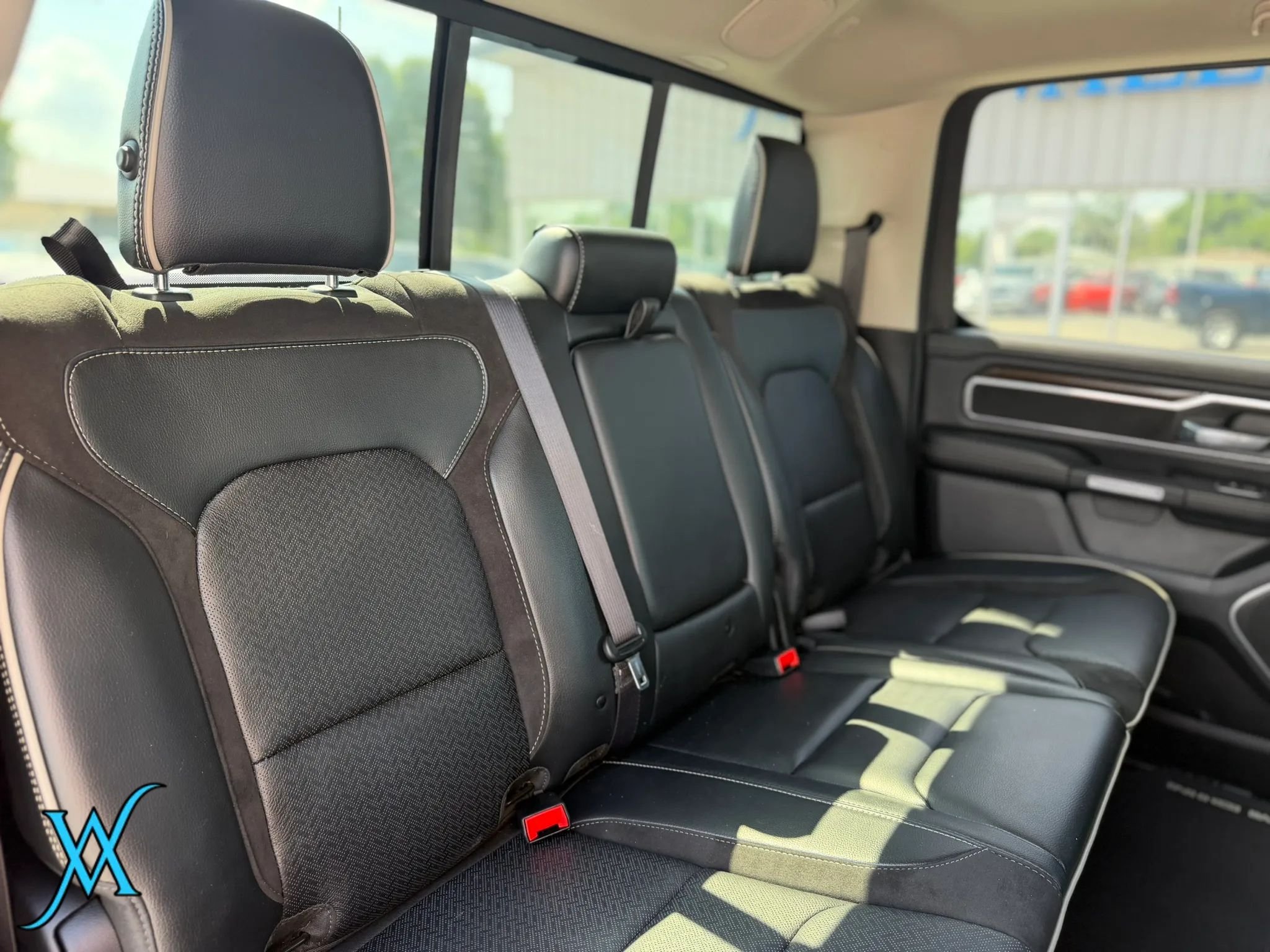 Used 2022 RAM 1500 Laramie AWD/4WD image 19