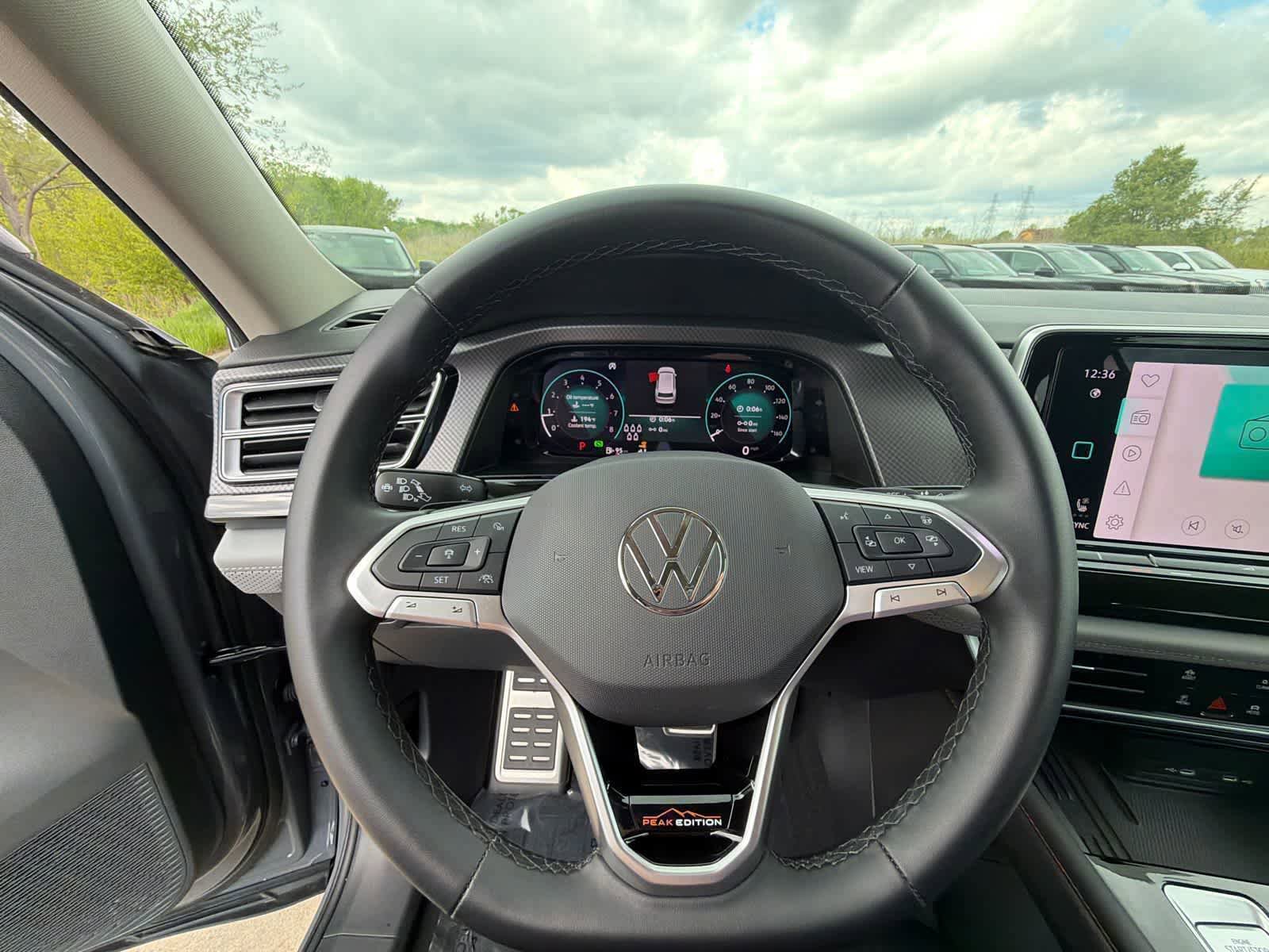 Used 2025 Volkswagen Atlas Peak Edition SE AWD/4WD image 15