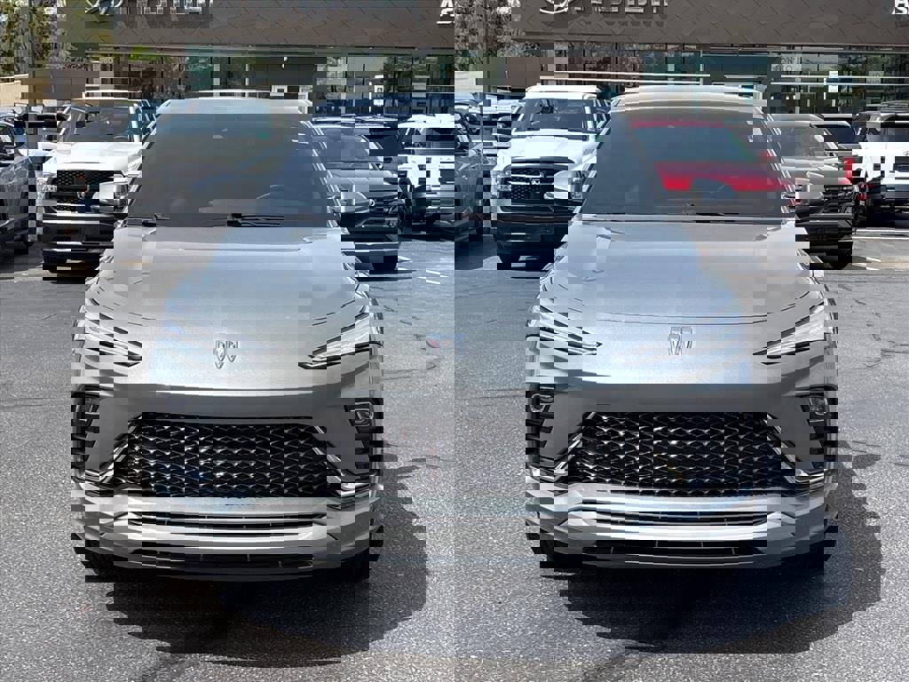 Used 2024 Buick Envista Avenir image 2