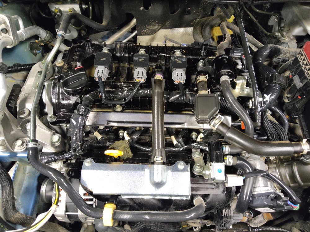 Used 2020 Nissan Versa SR FWD image 30
