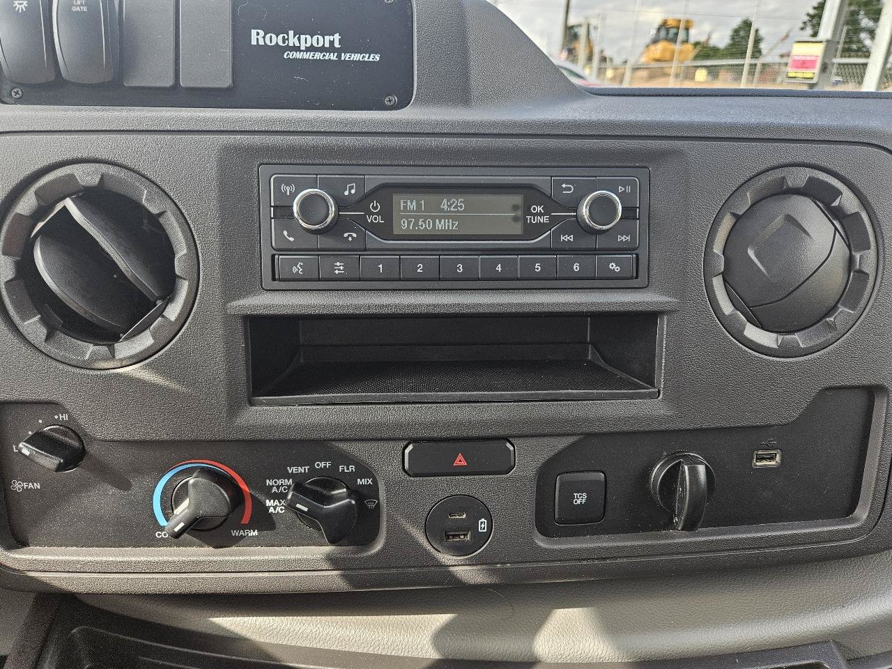 Used 2022 Ford E-450 and Econoline 450 Super Duty w/ Power Windows & Locks Group RWD image 37