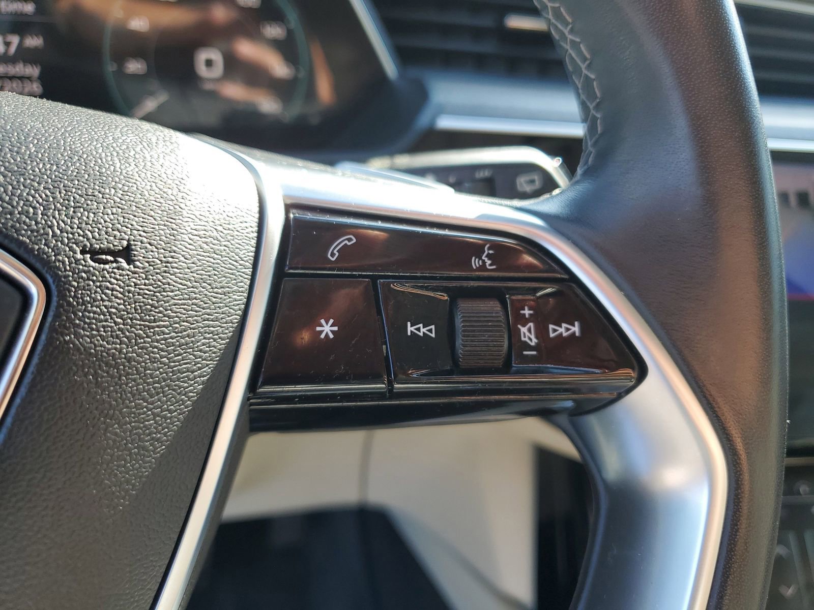 Used 2024 Audi Q8 e-tron Premium Plus w/ Premium Plus Package image 31