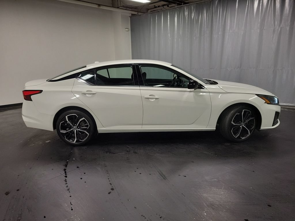 Used 2024 Nissan Altima 2.5 SR AWD/4WD image 9