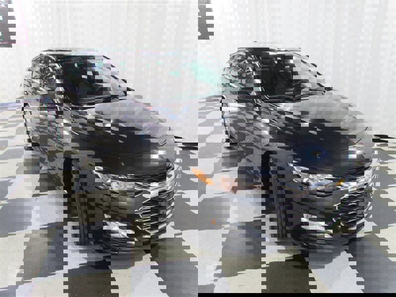 Used 2023 Chevrolet Malibu LT image 2