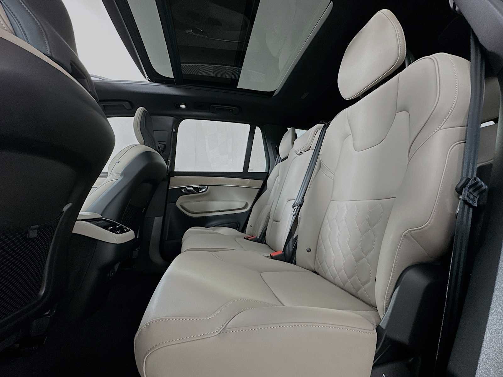Used 2025 Volvo XC90 B6 Plus w/ Protection Package Premier image 23