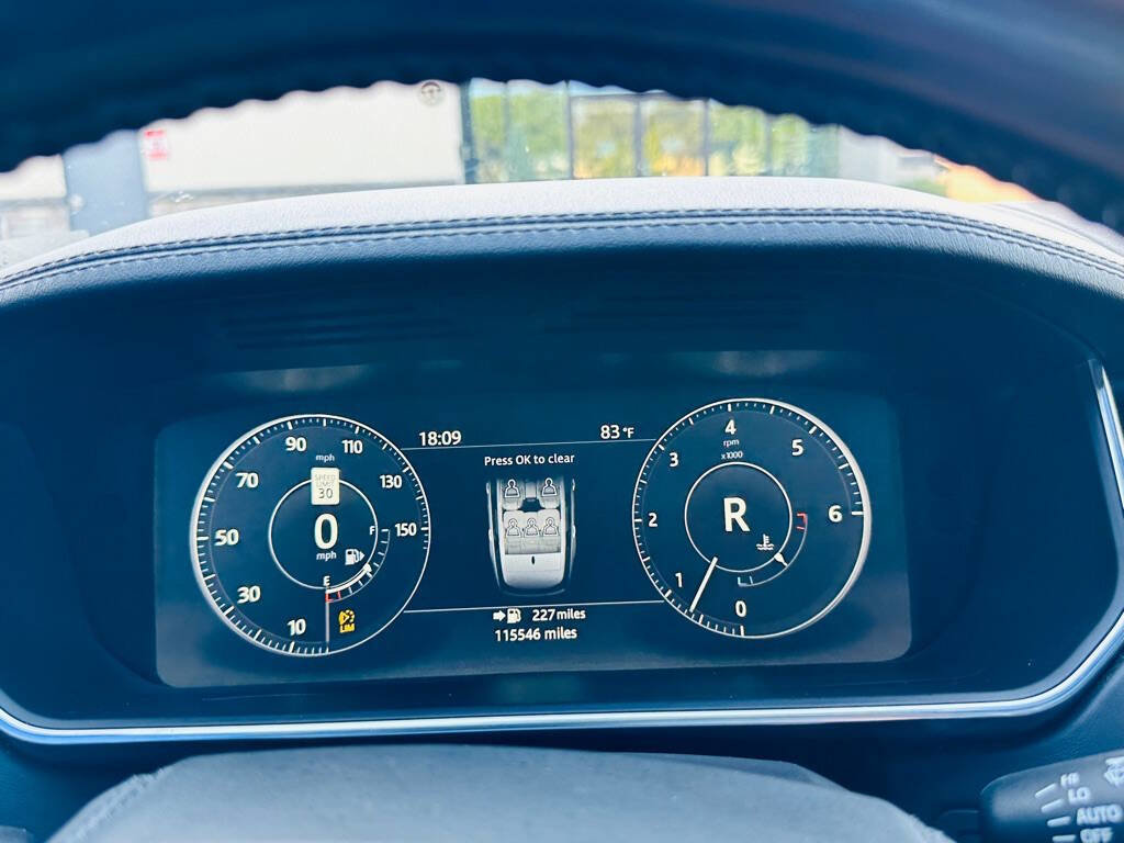 Used 2017 Land Rover Range Rover HSE image 17