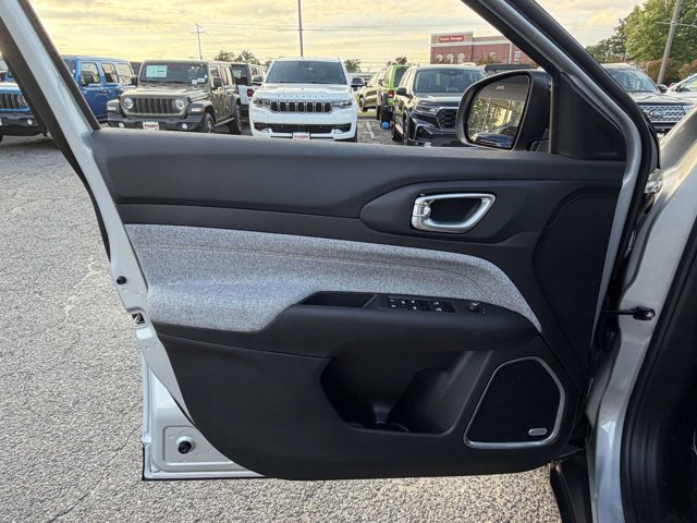 New 2026 Jeep Compass Latitude AWD/4WD image 18