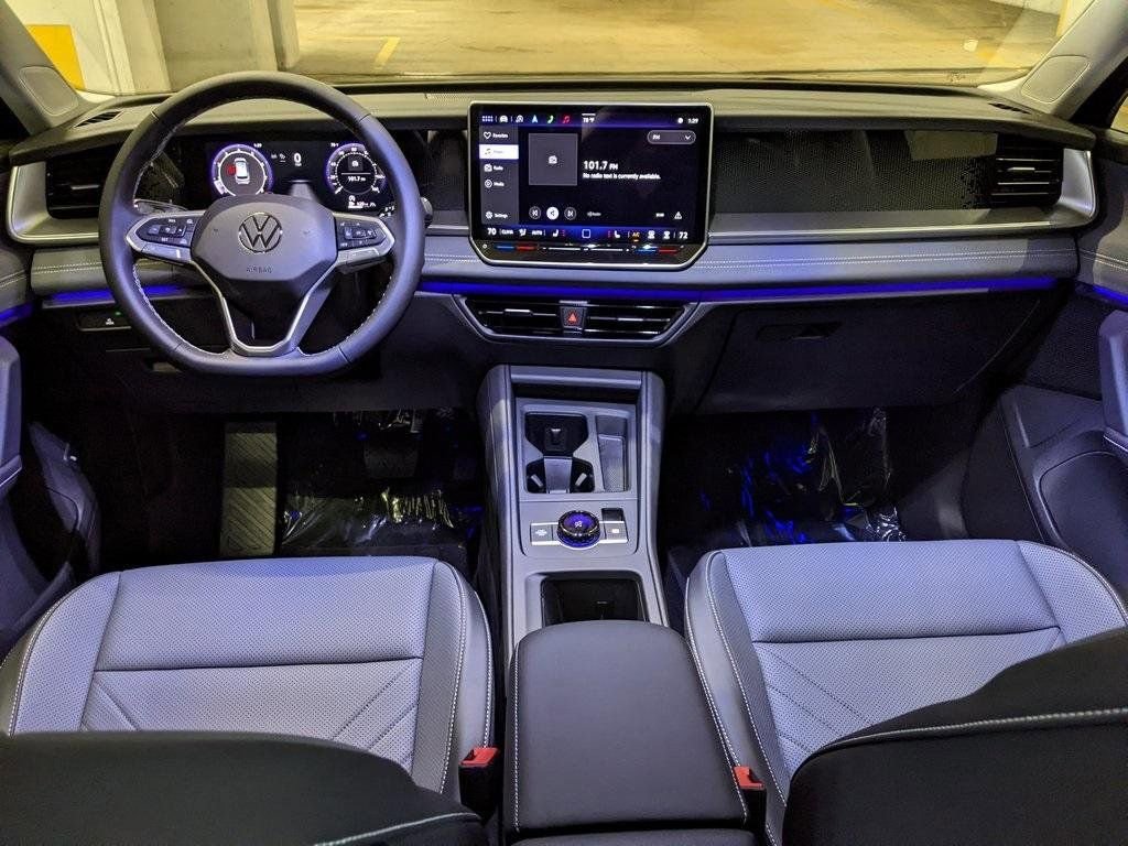 New 2026 Volkswagen Tiguan SE FWD image 12