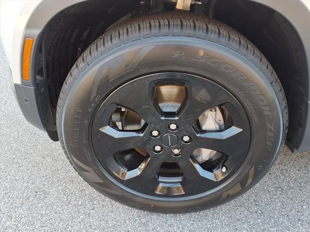 New 2026 Land Rover Defender 110 S image 9