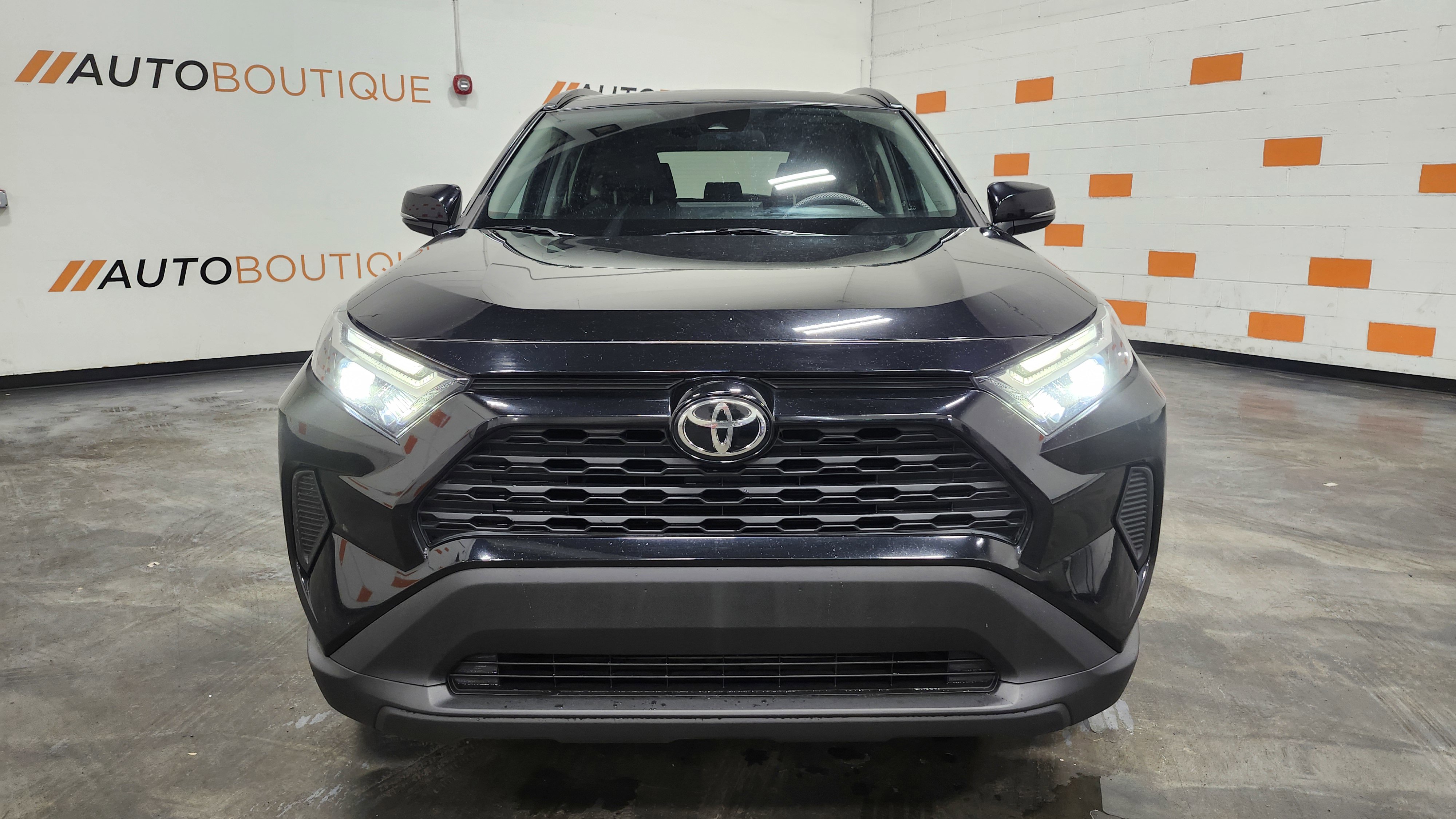 Used 2022 Toyota RAV4 XLE w/ Convenience Package image 12