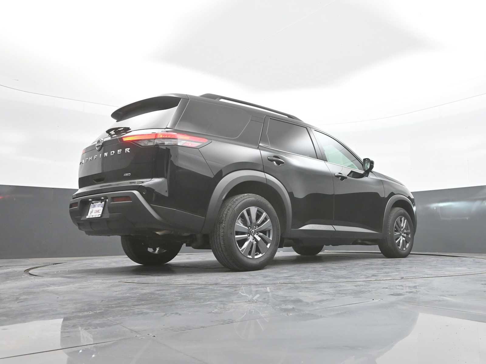 Used 2025 Nissan Pathfinder SV AWD/4WD image 41