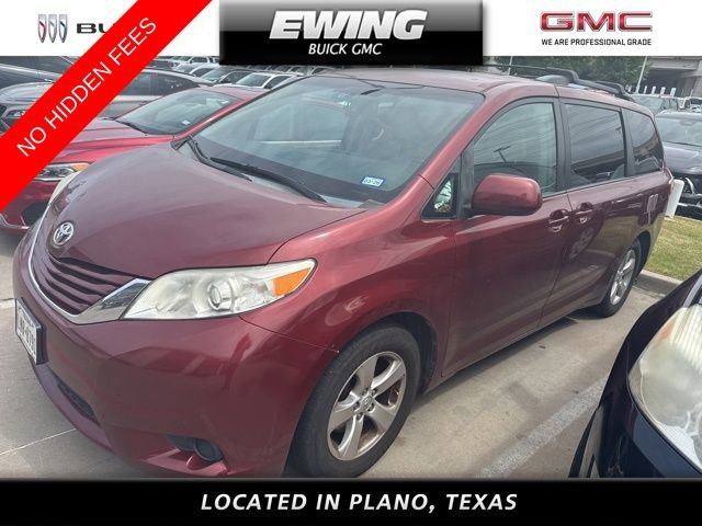 Used 2015 Toyota Sienna LE image 1