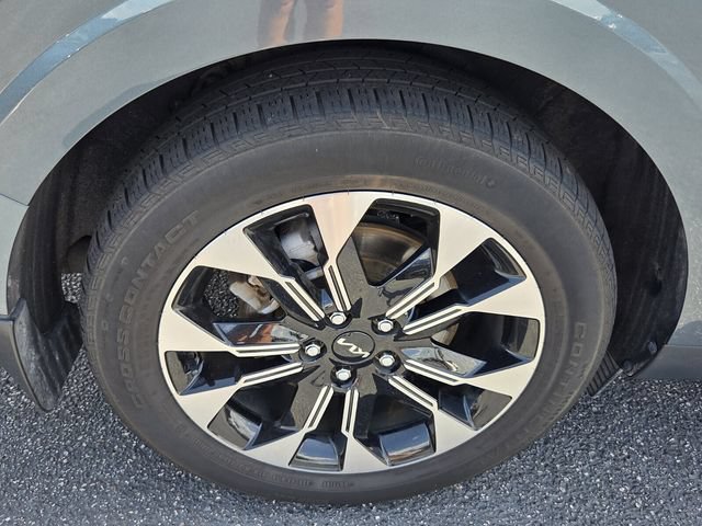 Used 2023 Kia Carnival EX FWD image 8