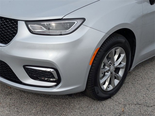 New 2026 Chrysler Pacifica Limited w/ Trailer Tow Group image 9