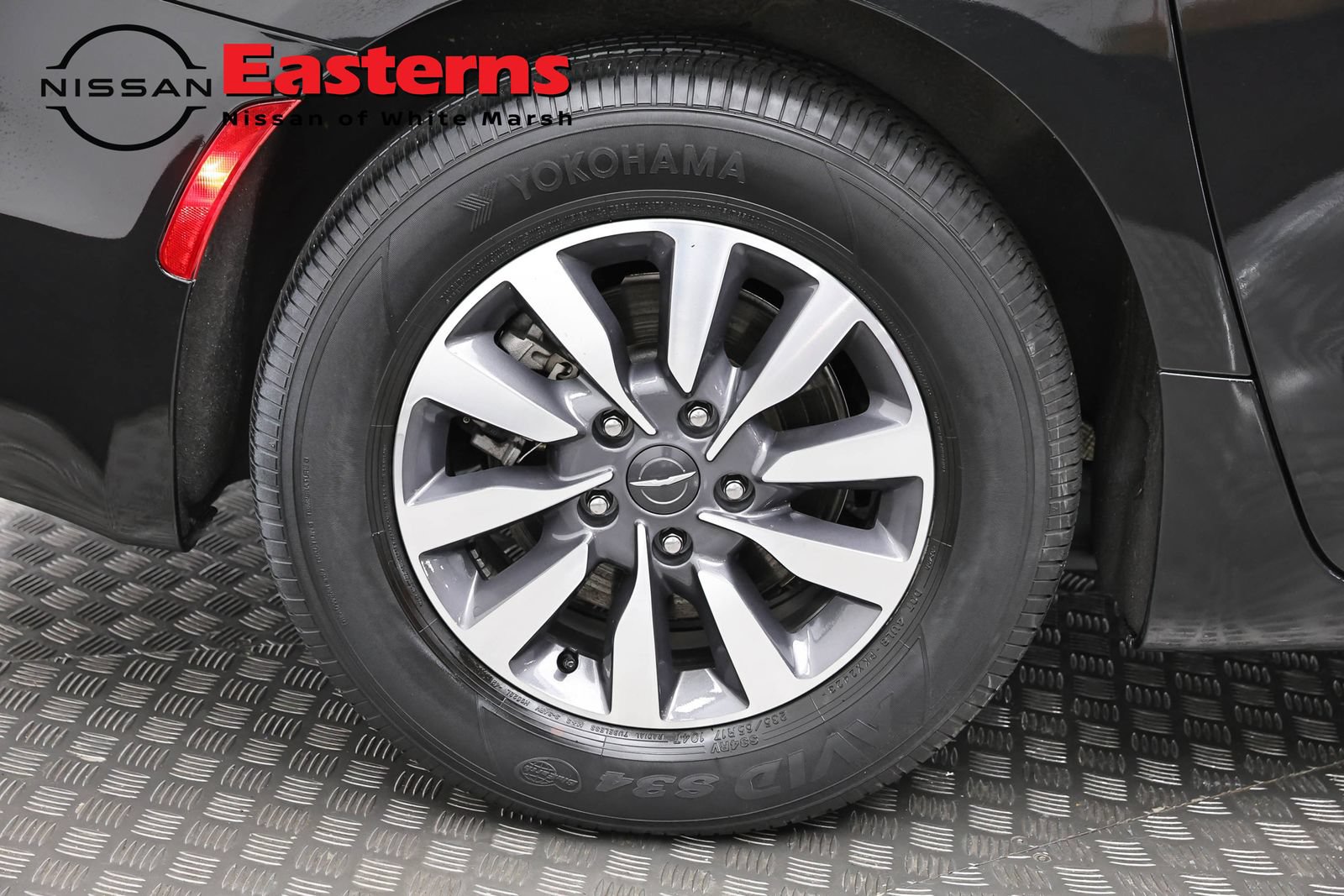Used 2023 Chrysler Pacifica Touring-L FWD image 31