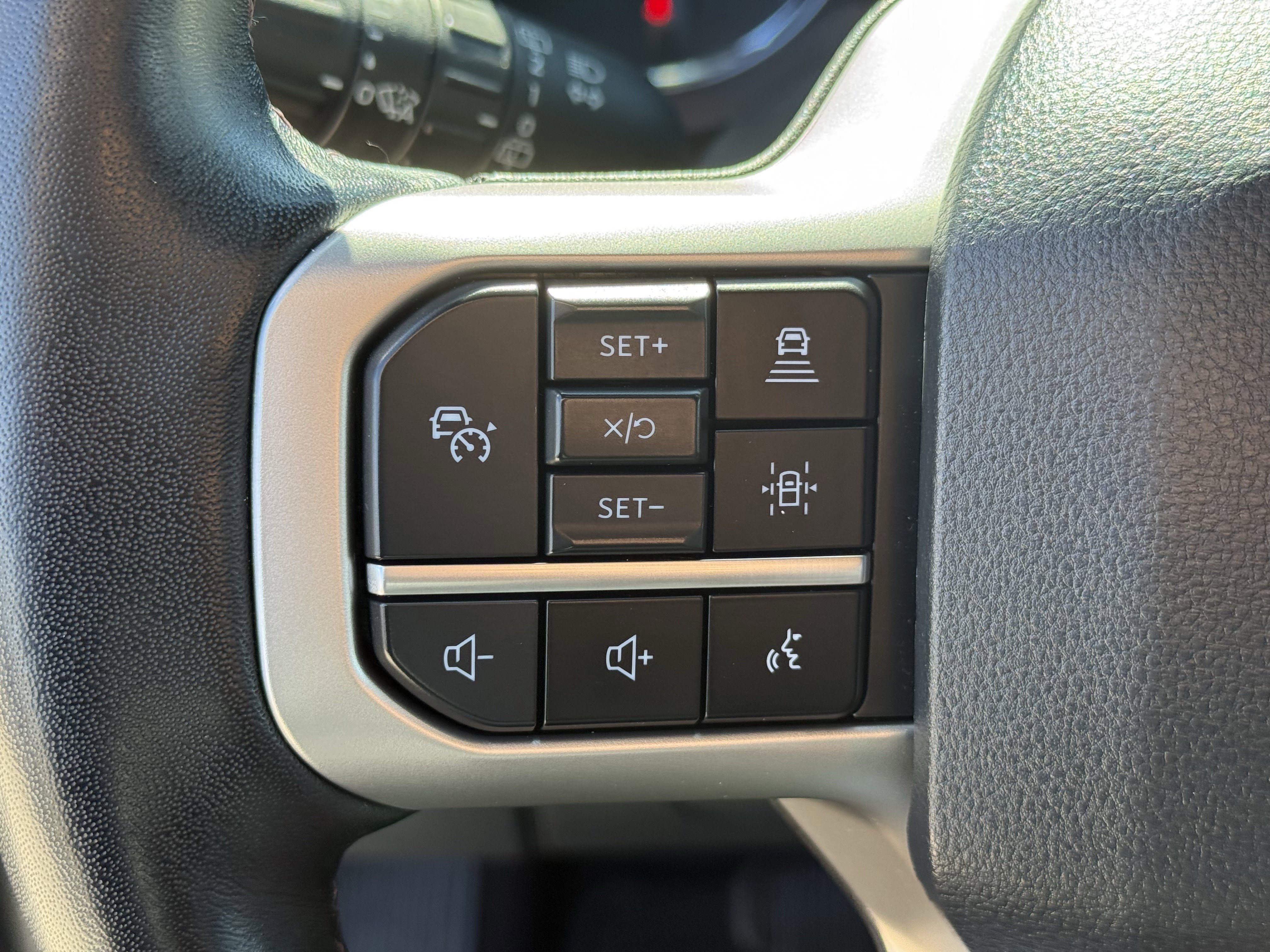 Used 2024 Ford Expedition Limited image 16