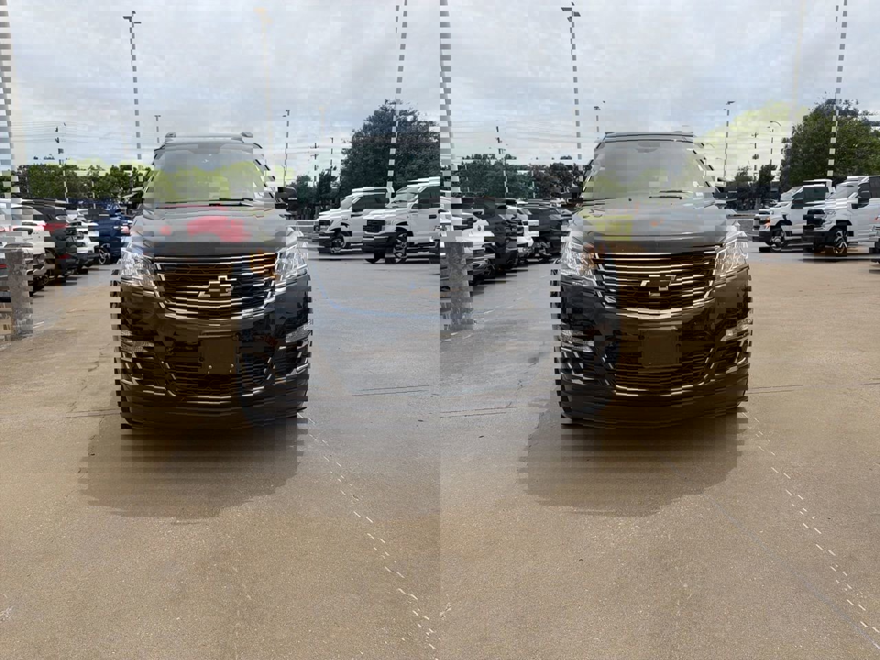 Used 2017 Chevrolet Traverse LT FWD image 2