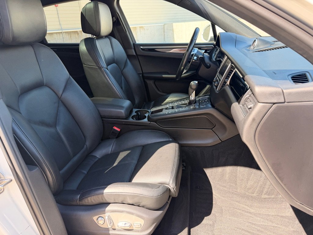 Used 2015 Porsche Macan S w/ Premium Package Plus image 23