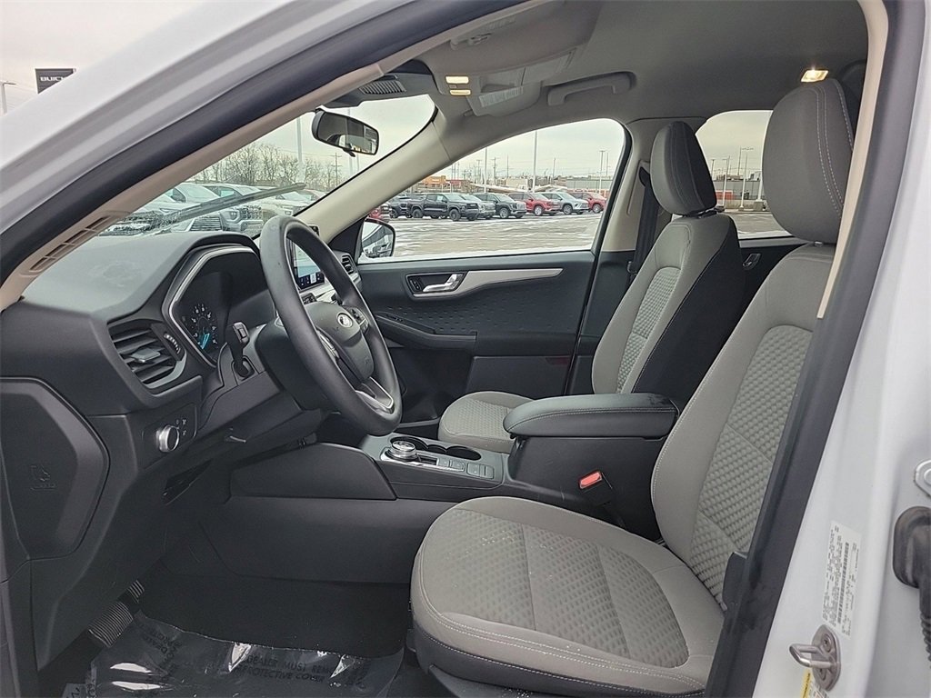 Used 2020 Ford Escape SE image 15