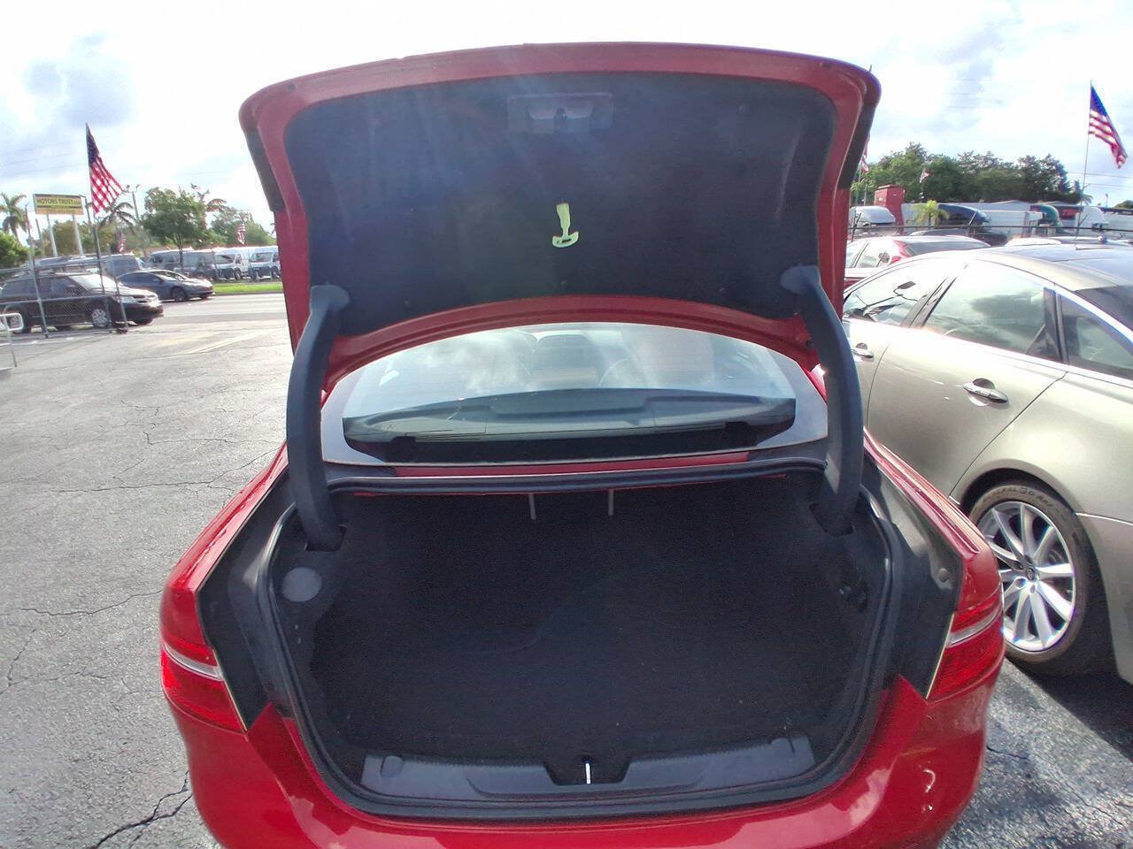 Used 2019 Jaguar XE Premium RWD image 7