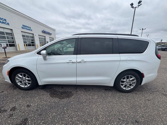 Used 2022 Chrysler Pacifica Touring-L FWD image 8