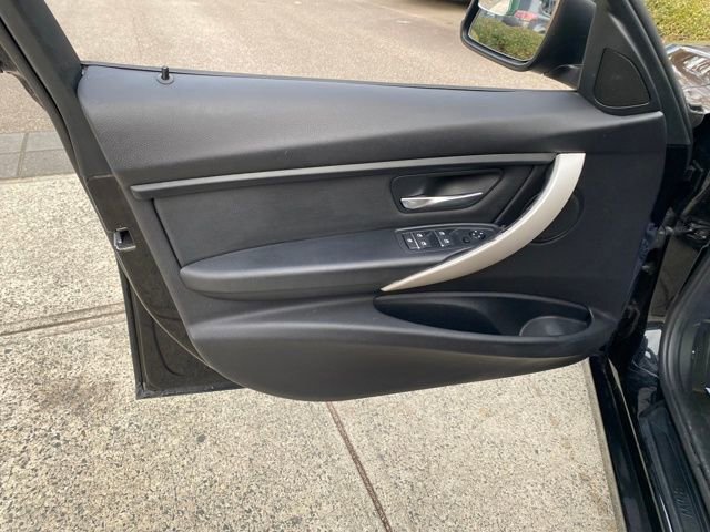 Used 2017 BMW 320i xDrive Sedan image 19