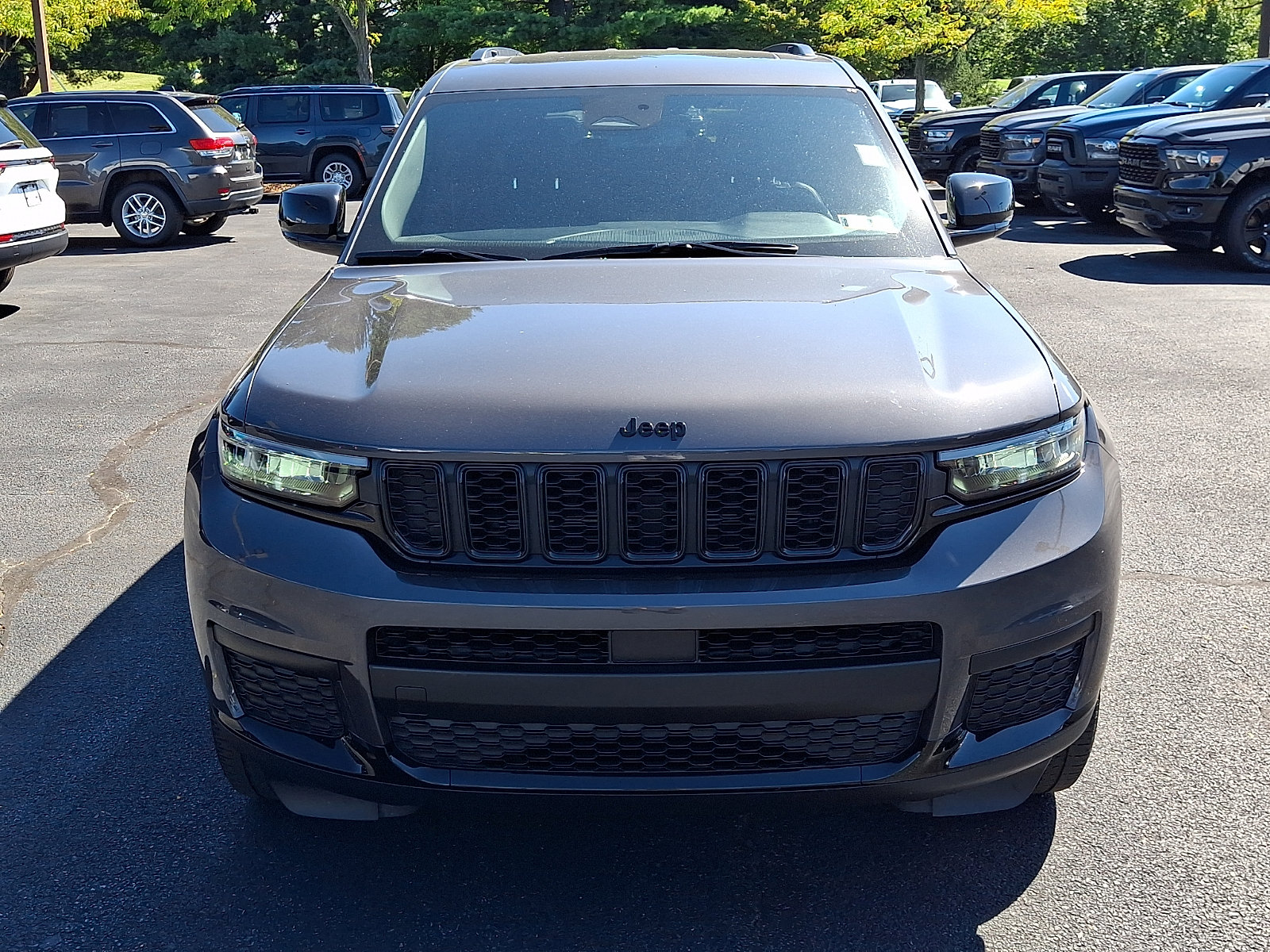 Used 2023 Jeep Grand Cherokee L Laredo AWD/4WD image 2