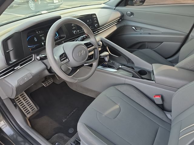 Used 2025 Hyundai Elantra Sport FWD image 16