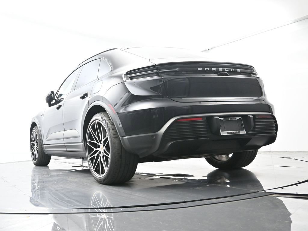 Certified 2025 Porsche Macan 4S Electric AWD/4WD image 48