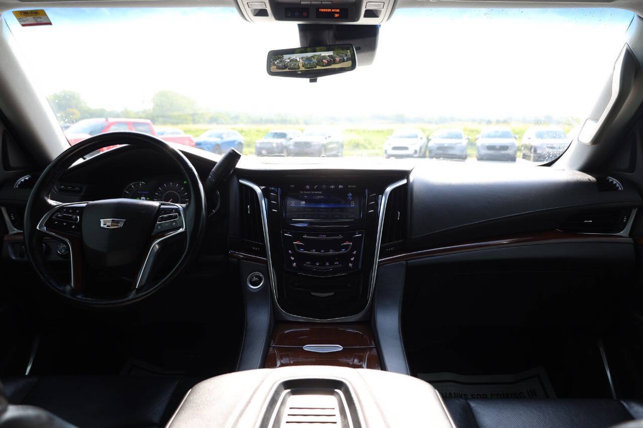 Used 2019 Cadillac Escalade ESV Luxury AWD/4WD image 14