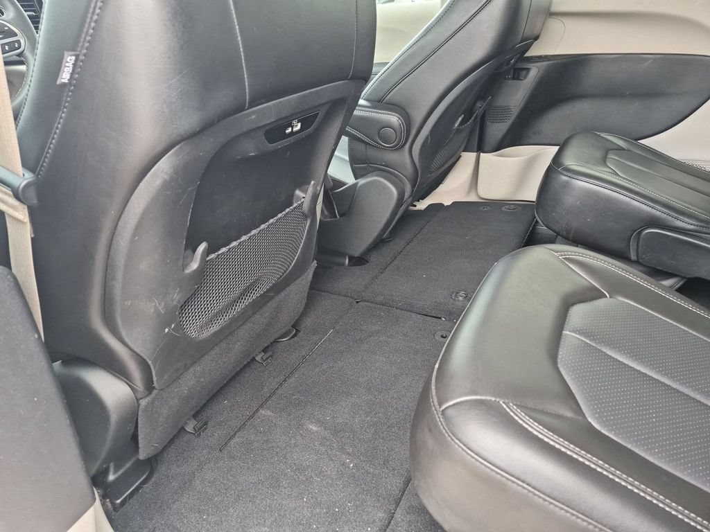 Used 2023 Chrysler Pacifica Touring-L FWD image 26