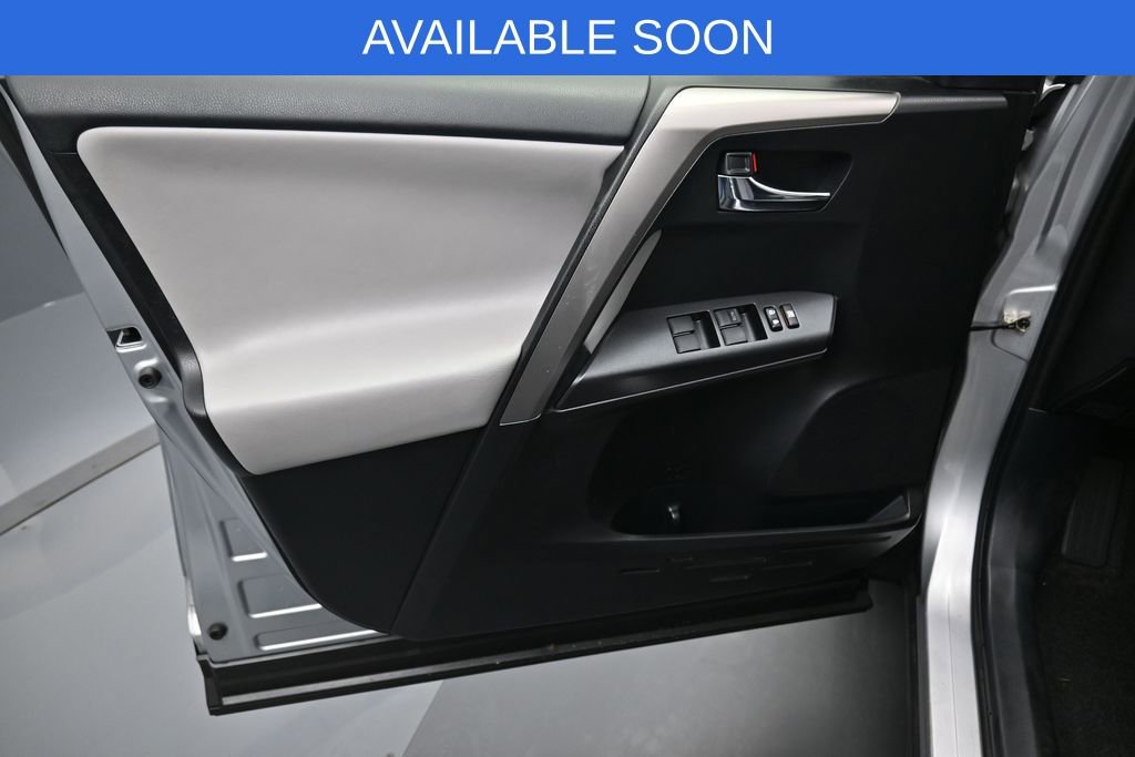 Used 2018 Toyota RAV4 XLE w/ Plus Extra Value Package AWD/4WD image 10