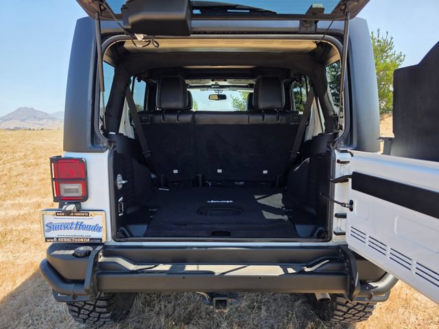 Used 2017 Jeep Wrangler Unlimited Rubicon w/ Connectivity Group AWD/4WD image 18