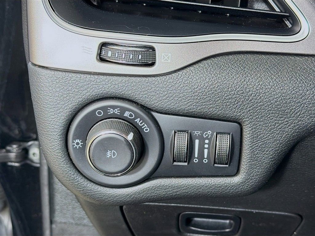 Used 2022 Jeep Cherokee Latitude Lux image 27