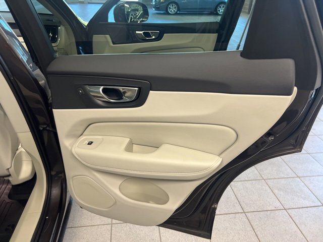 Used 2022 Volvo XC60 B6 Inscription w/ Protection Package Premier image 15