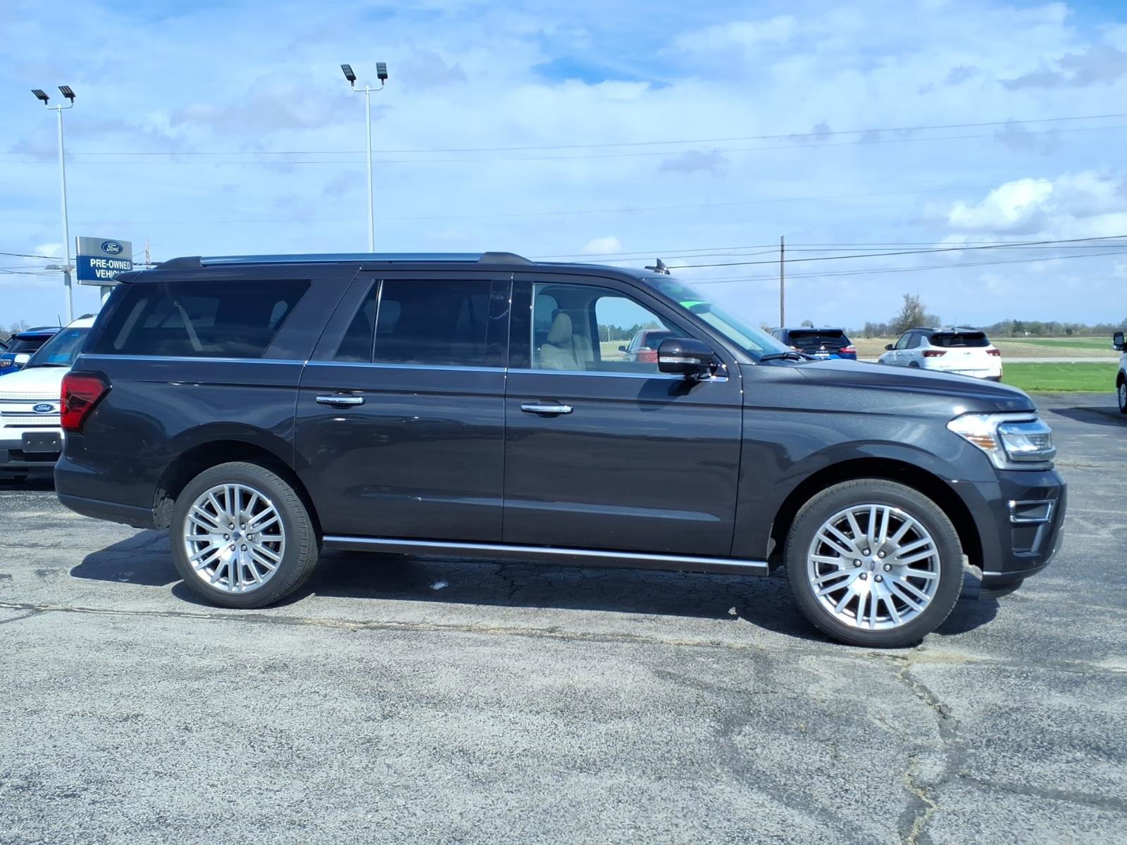 Used 2023 Ford Expedition Max Limited AWD/4WD image 2