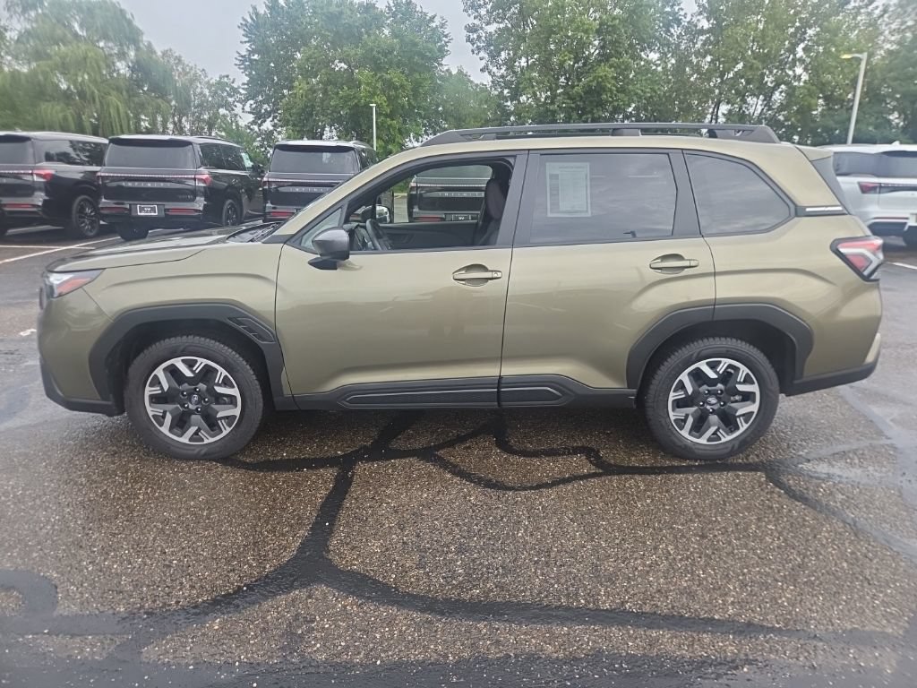 Used 2025 Subaru Forester Premium AWD/4WD image 3