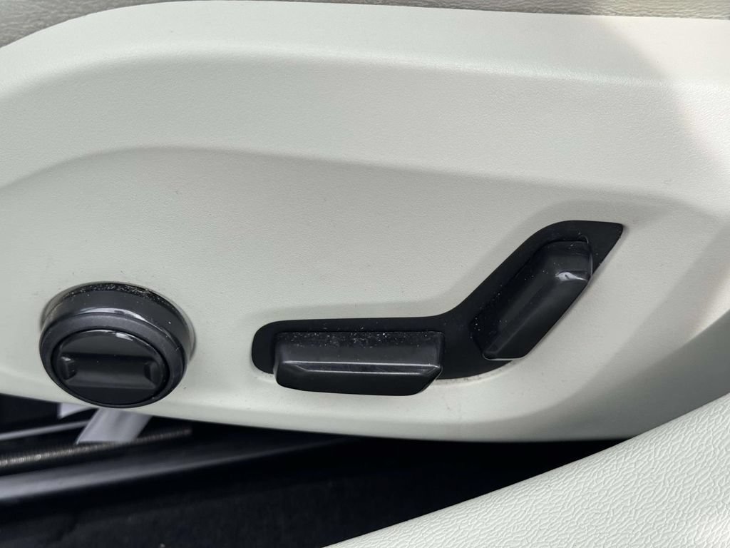 Certified 2024 Volvo S60 B5 Plus w/ Climate Package AWD/4WD image 18