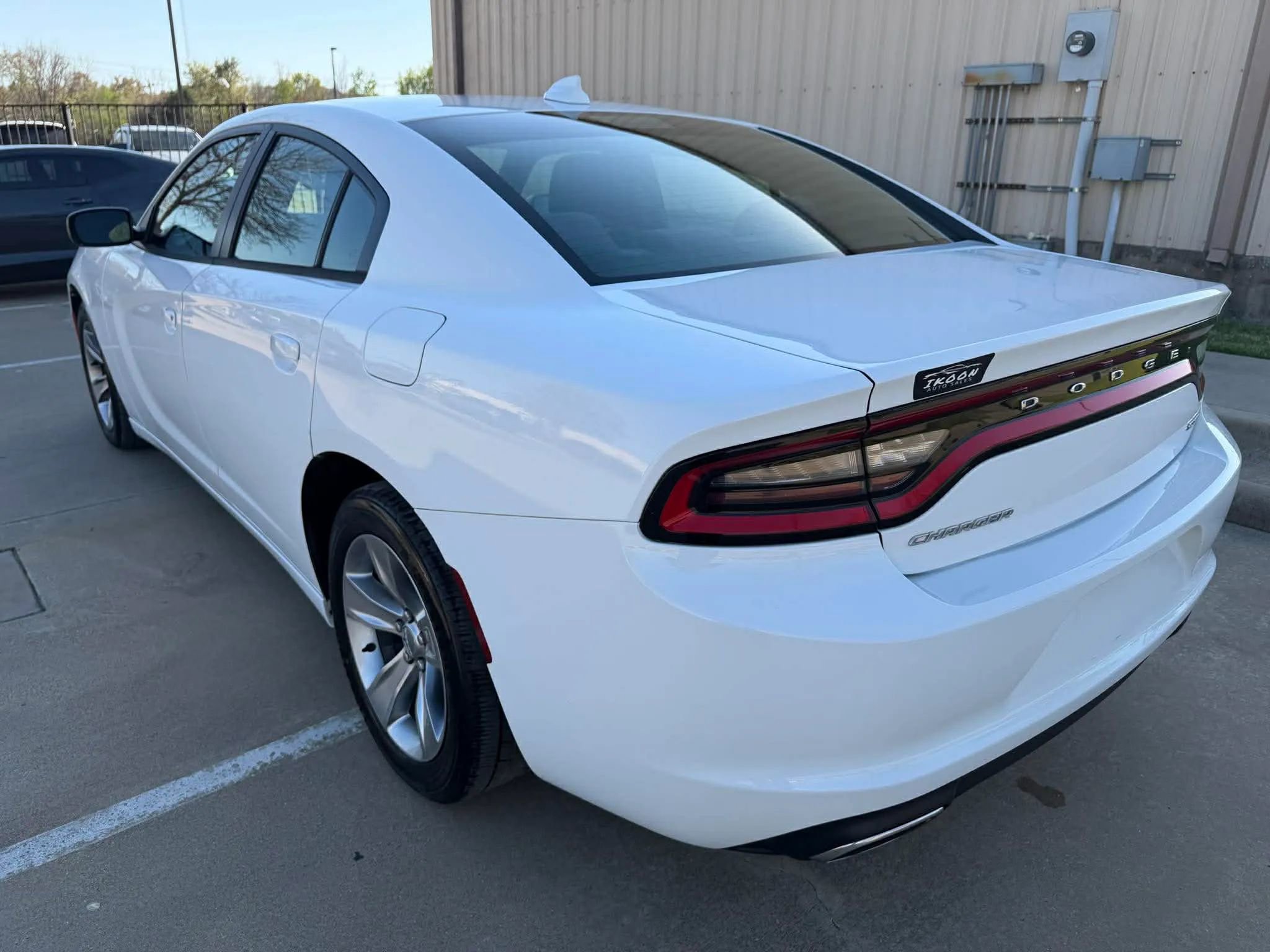 Used 2016 Dodge Charger SXT image 4
