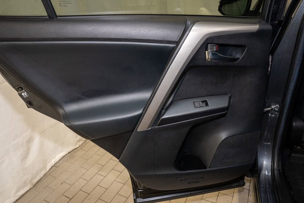 Used 2018 Toyota RAV4 XLE image 9
