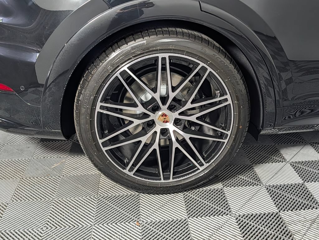 New 2026 Porsche Cayenne GTS AWD/4WD image 13