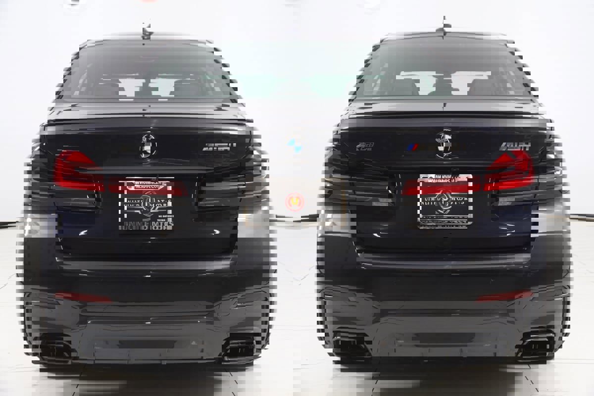 Used 2023 BMW M550i xDrive image 4