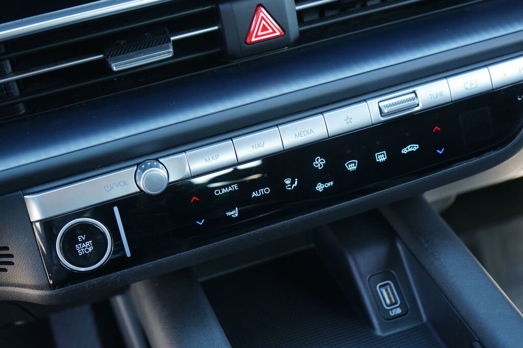 Certified 2024 Hyundai Ioniq 6 SE RWD image 22
