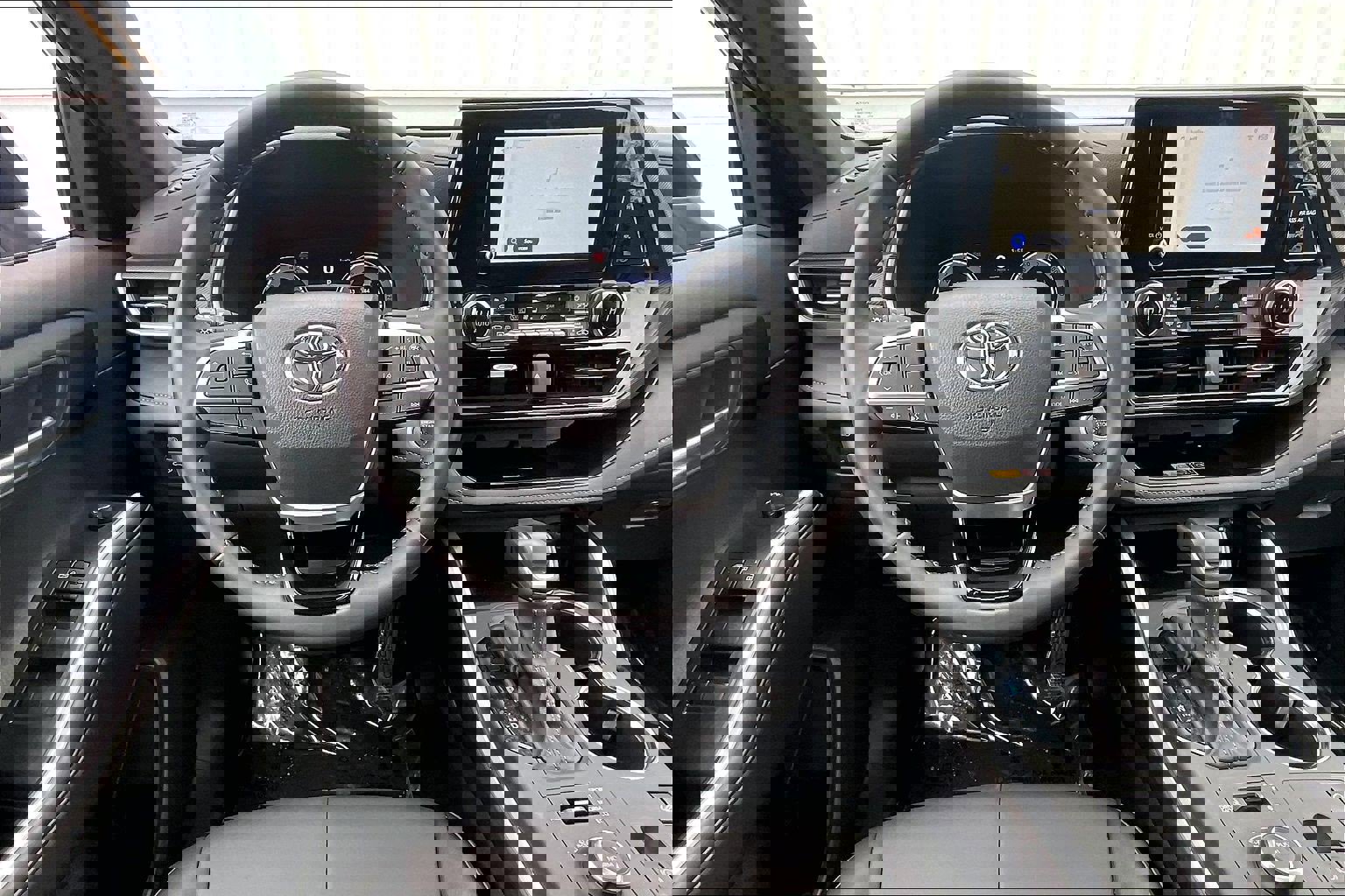 Used 2025 Toyota Highlander XSE image 6