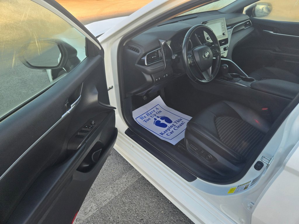 Used 2023 Toyota Camry SE image 5