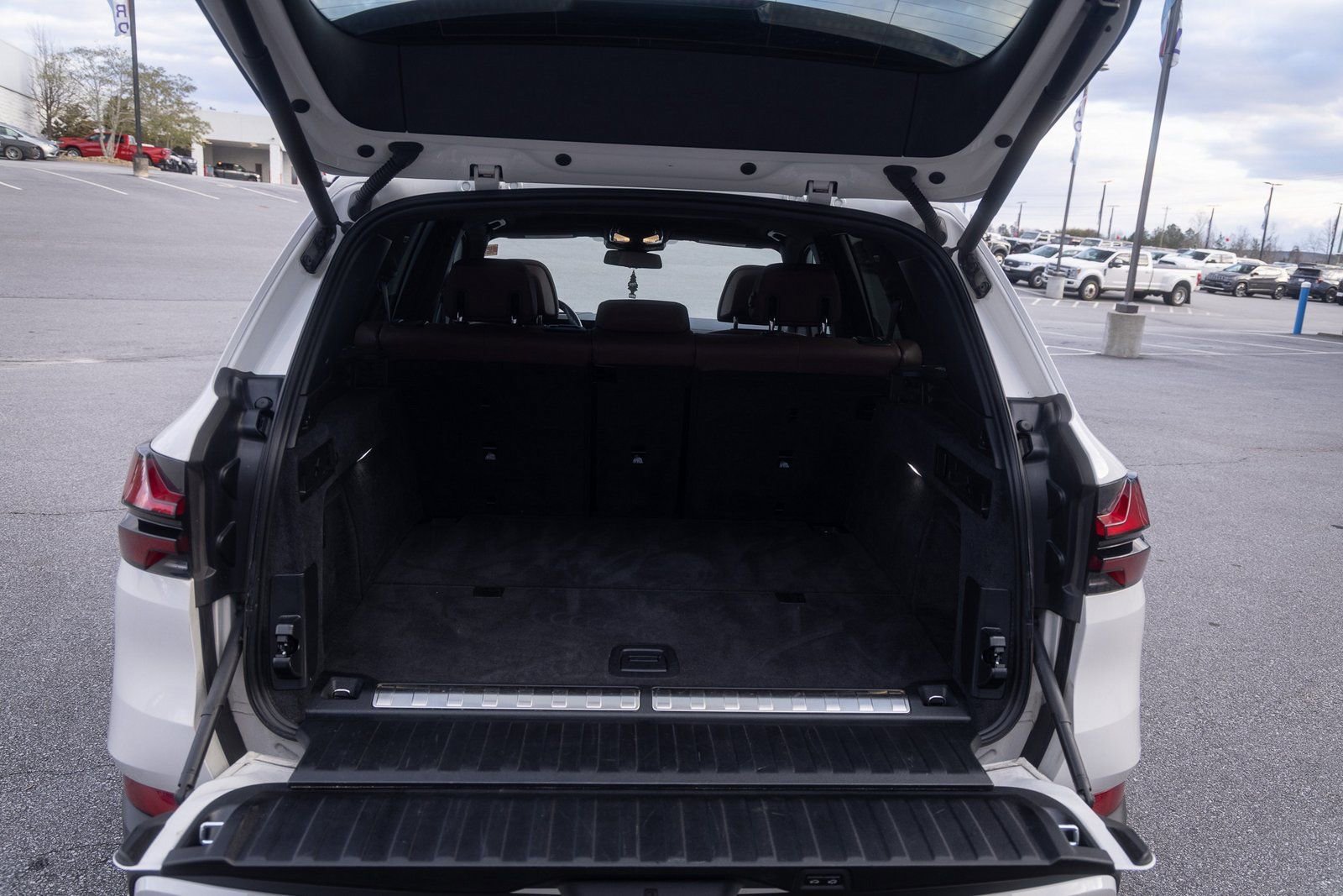 Used 2025 BMW X5 xDrive50e AWD/4WD image 9