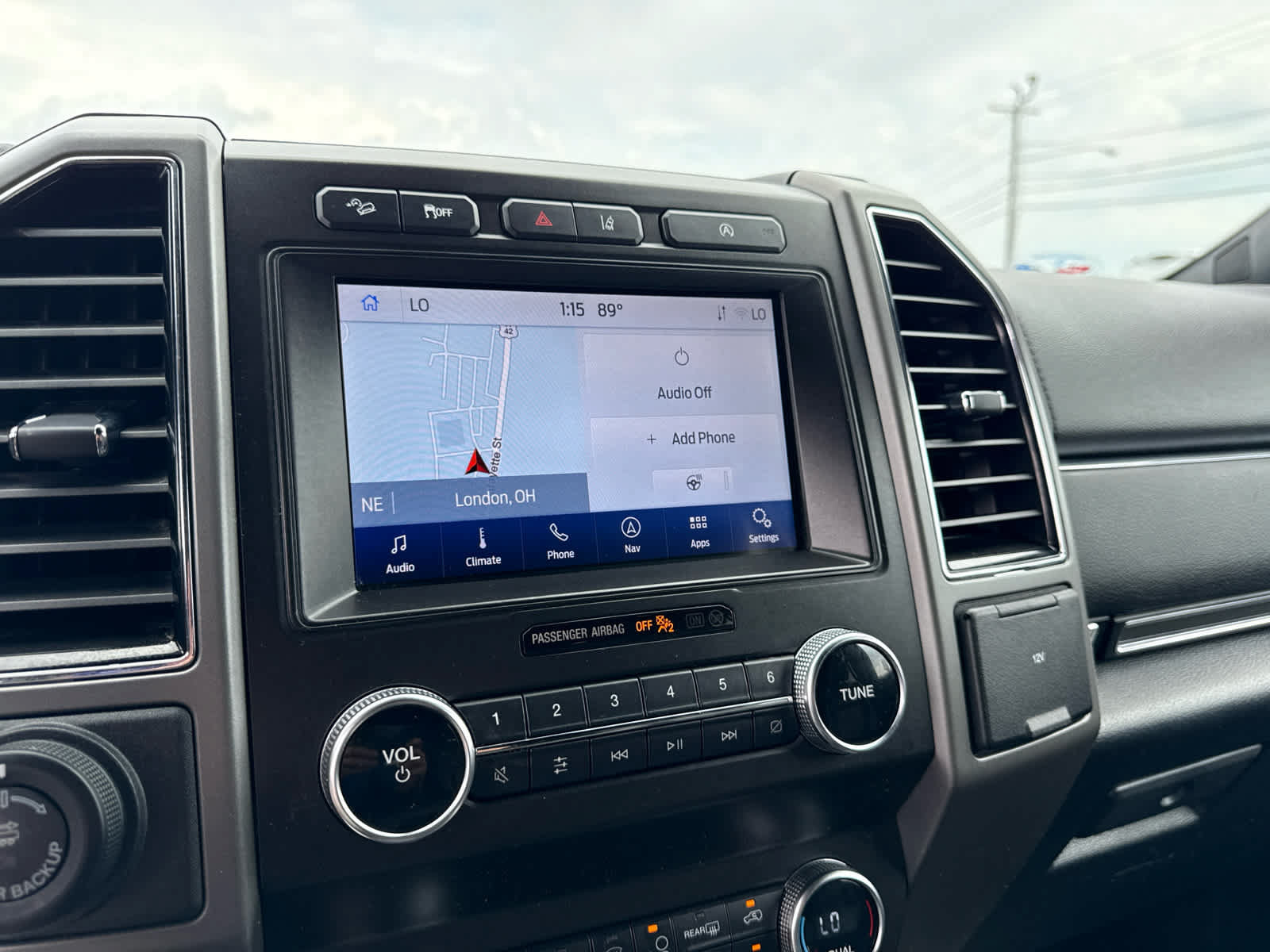 Used 2020 Ford Expedition XLT w/ Equipment Group 202A AWD/4WD image 16