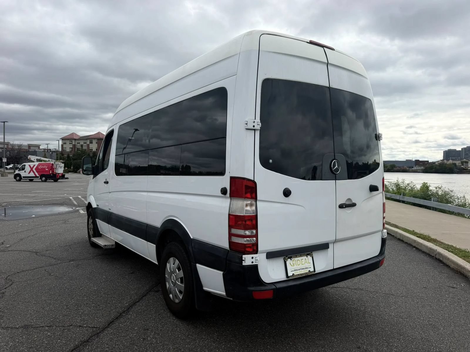 Used 2010 Mercedes-Benz Sprinter 2500 image 3
