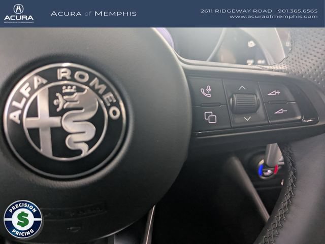 Used 2025 Alfa Romeo Giulia AWD w/ Driving Assist Package image 15